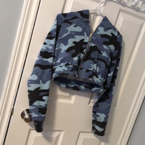Pants w/ matching cropped hoodie - Picture 2 of 2